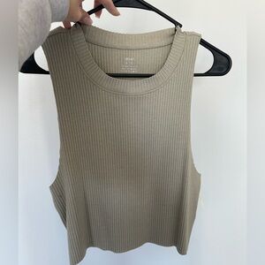 Arie - American Eagle 
Size XL
New with tags 
Longer crop tank top